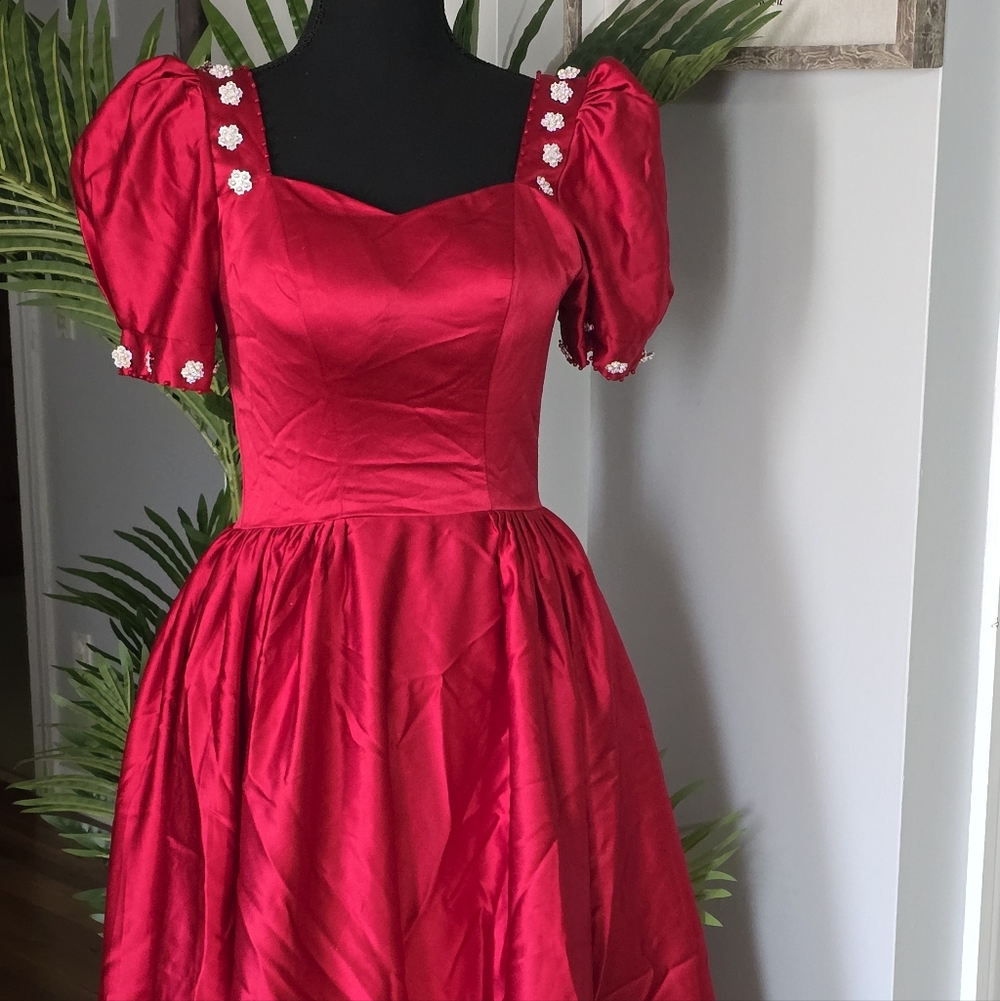 Elegant Red Puff Sleeve Dress - Picture 2 of 7